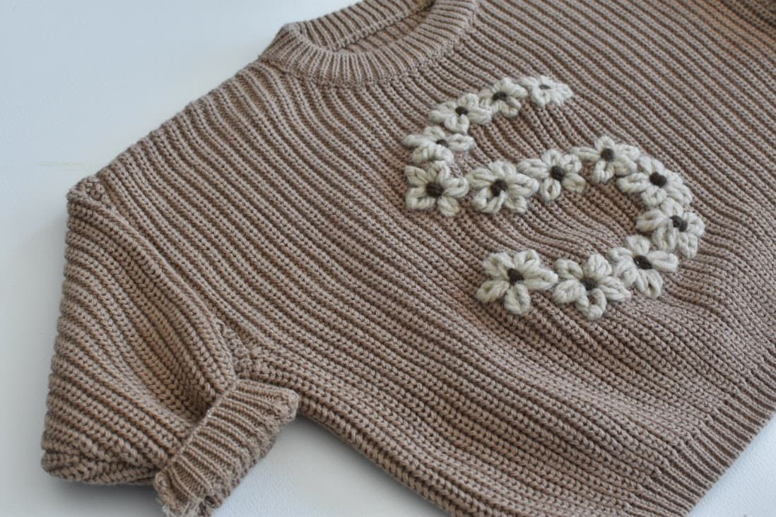 Productfoto van Trui met Madeliefletter  3